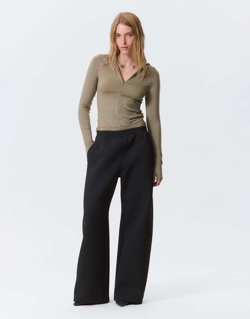 Weekday - Jogginghose aus neoprenartigem Material in Schwarz mit weitem Bein von Weekday