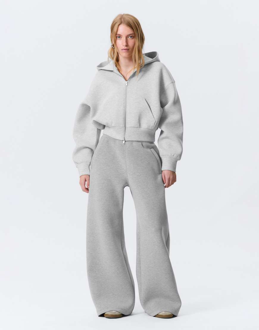 Weekday - Jogginghose aus neoprenartigem Material in meliertem Grau mit weitem Bein von Weekday