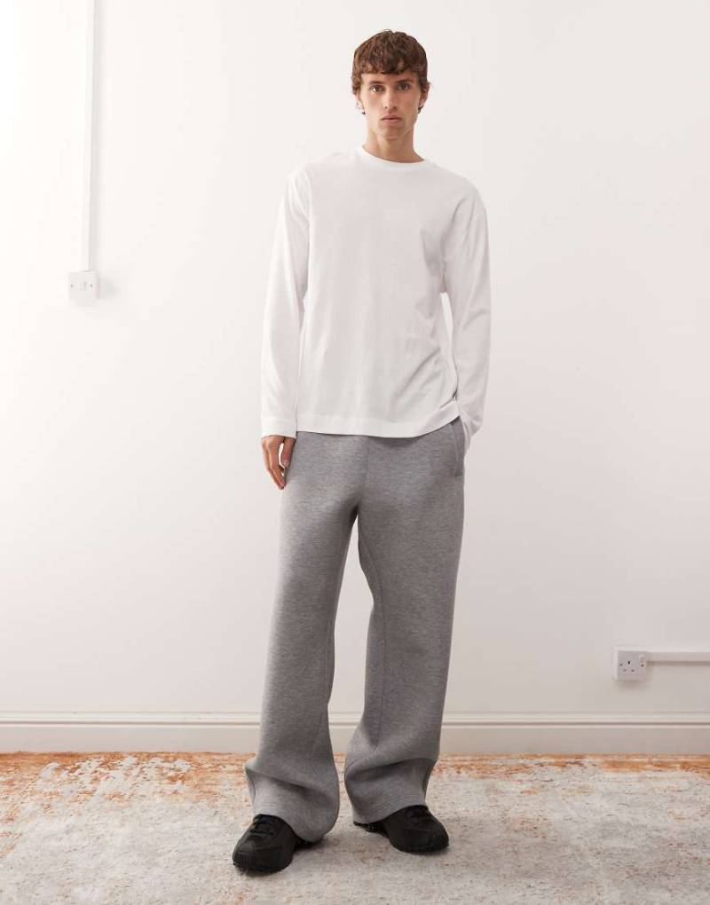 Weekday - Jogginghose in grau meliert mit weitem Bein, aus Stoff in Neoprenoptik von Weekday
