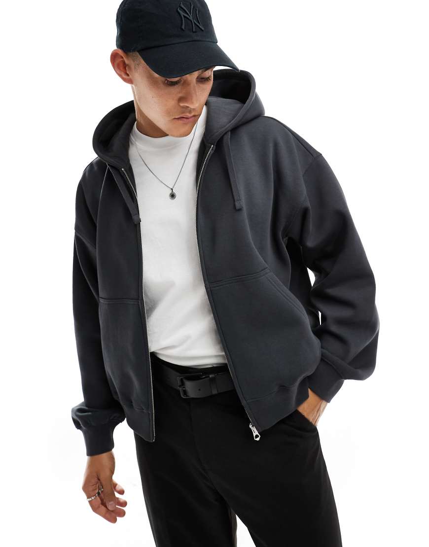 Weekday - Kapuzenjacke in gebrochenem Schwarz mit kastigem Schnitt und Reißverschluss Weekday - Kapuzenjacke in gebrochenem Schwarz mit kastigem Schnitt und Reißverschluss von Weekday