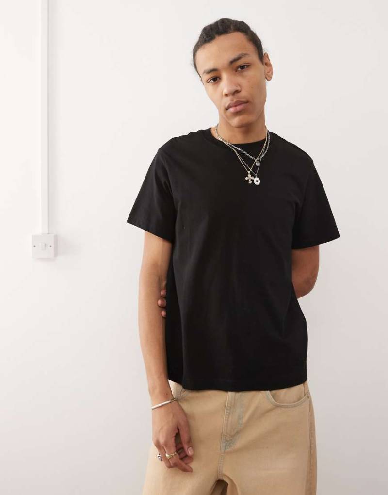 Weekday - Kastig geschnittenes T-Shirt aus schwerem Jersey in Schwarz von Weekday