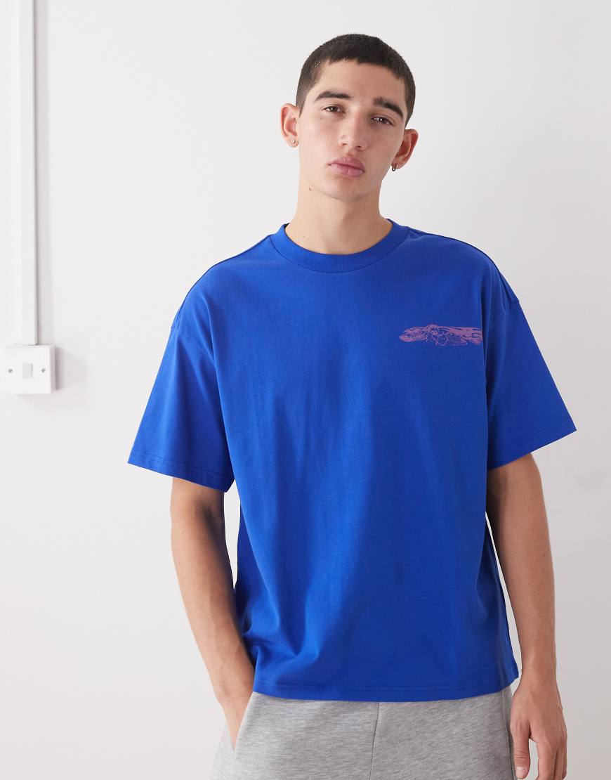 Weekday - Kastig geschnittenes T-Shirt in Blau mit Grafikprint von Weekday