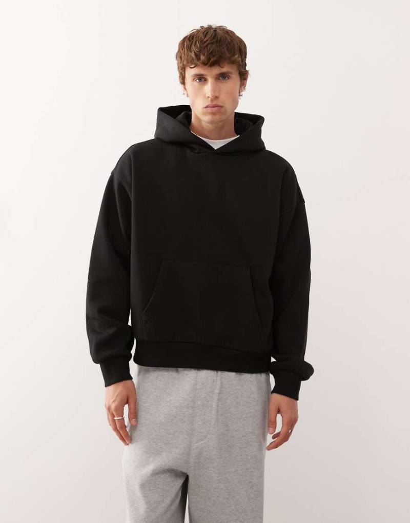 Weekday - Kastiger Oversize-Kapuzenpullover aus schwerem Jersey in Schwarz von Weekday