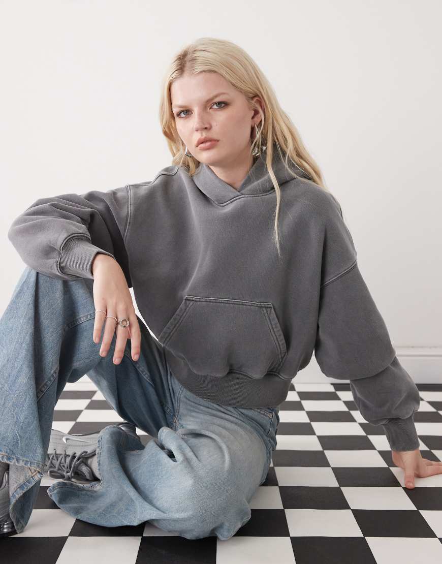 Weekday - Kastiger Oversize-Kapuzenpullover in Dunkelgrau von Weekday