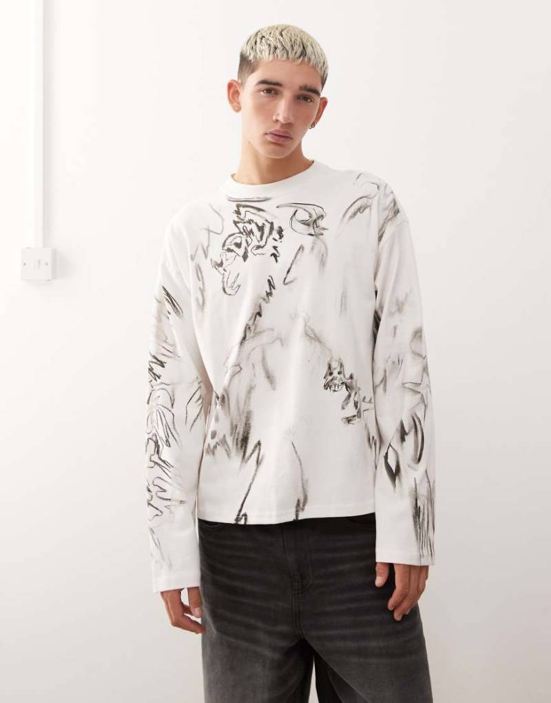 Weekday - Kastiges, langärmliges Oversize-T-Shirt in Weiß mit All-over-Skizzenprint von Weekday