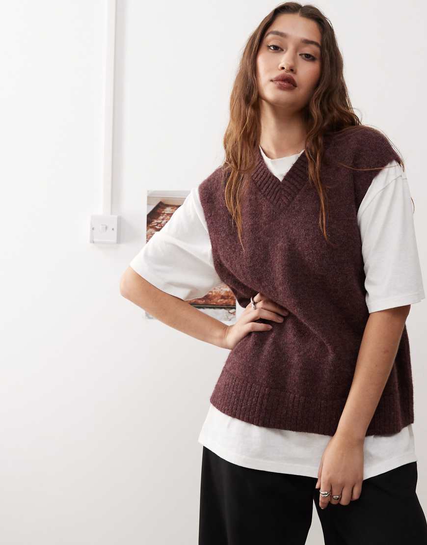 Weekday - Kayla - Oversize-Trägertop aus Wollmix in Weinrot mit V-Ausschnitt von Weekday