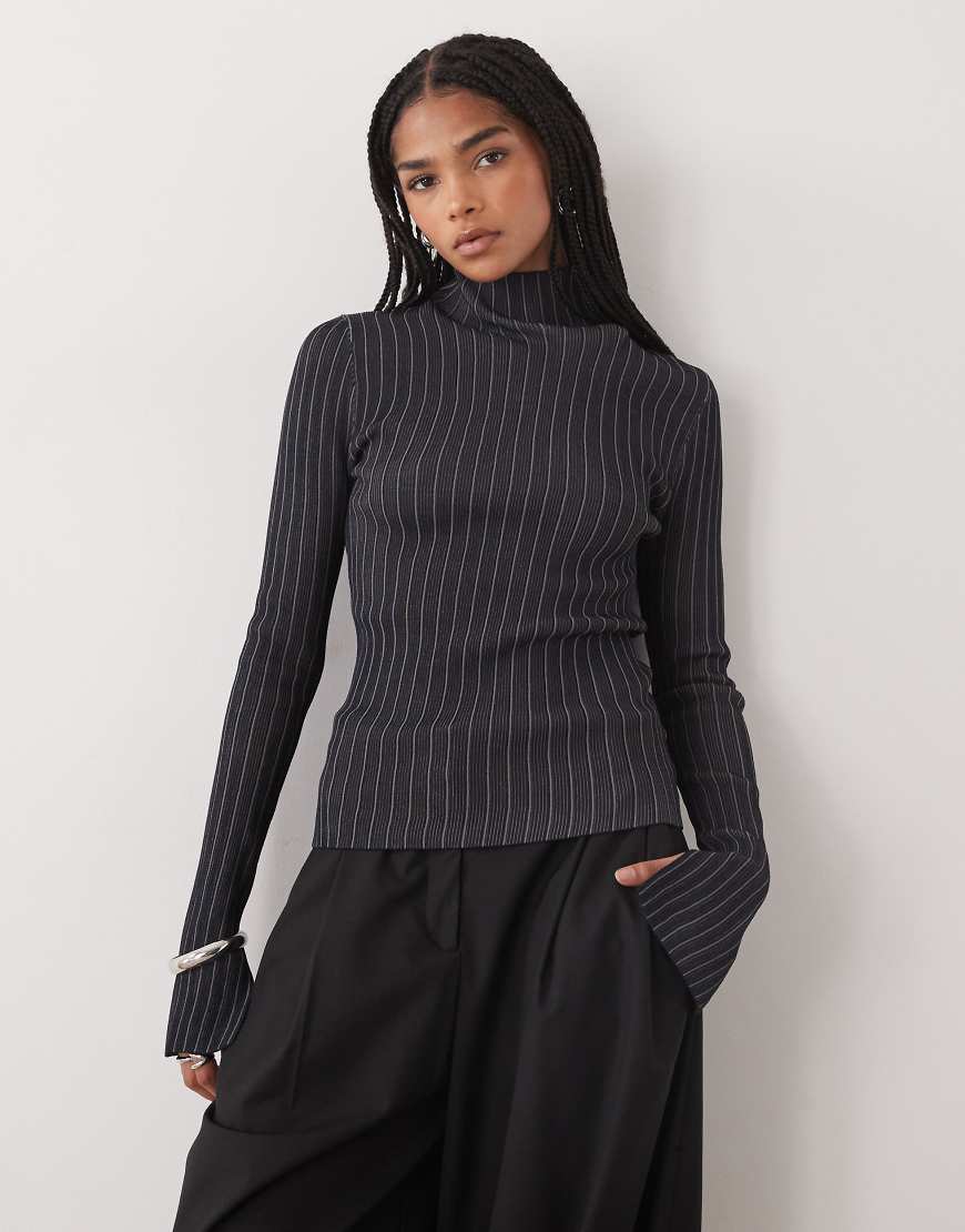 Weekday - Körpernaher Rollkragenpullover in Staubblau und Schwarz von Weekday