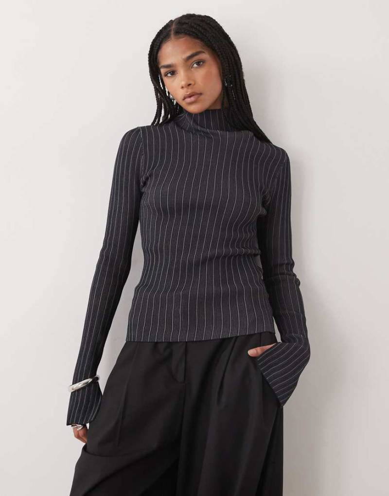 Weekday - Körpernaher Rollkragenpullover in Staubblau und Schwarz von Weekday