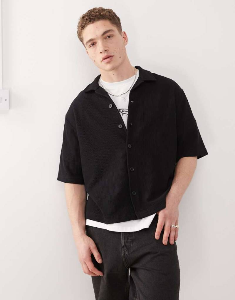 Weekday - Kurzärmliges, geripptes Oversize-Hemd in Schwarz von Weekday