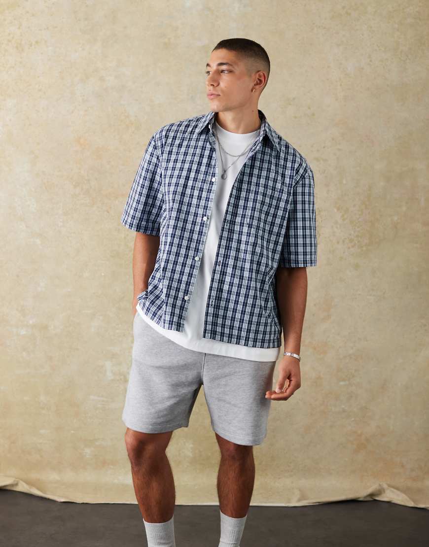 Weekday - Kurzärmliges Relaxed Fit Hemd mit marineblauem Karo von Weekday