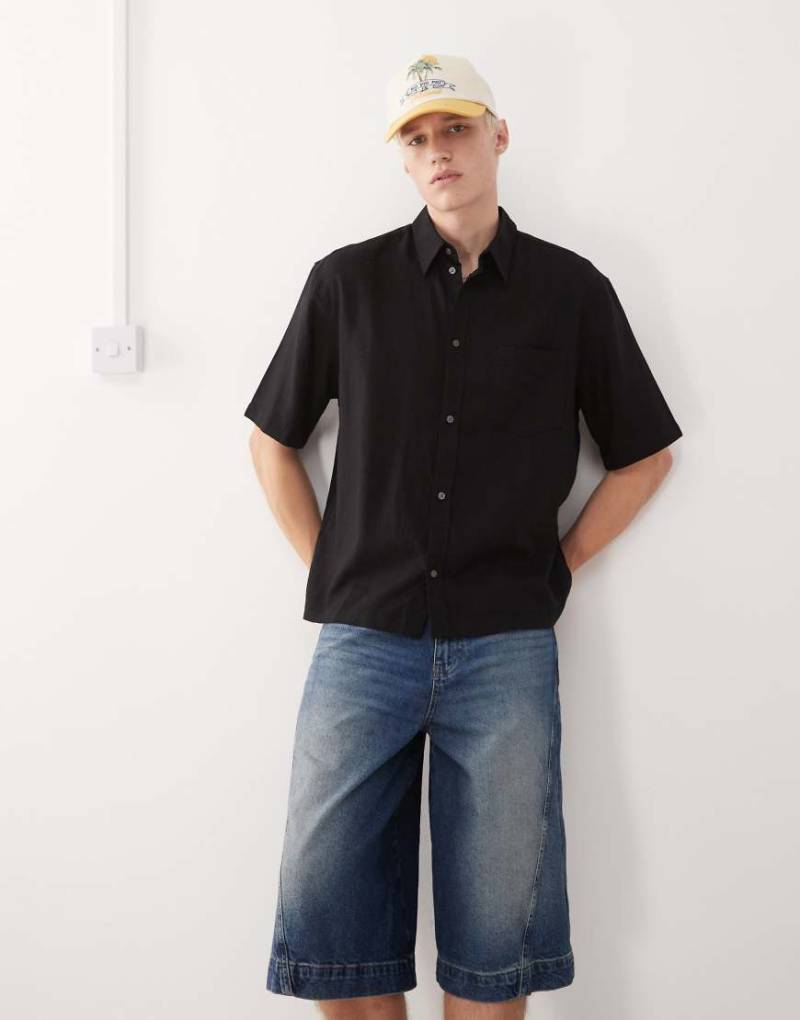 Weekday - Kurzarmhemd aus Leinen in Schwarz mit Oversize-Passform von Weekday