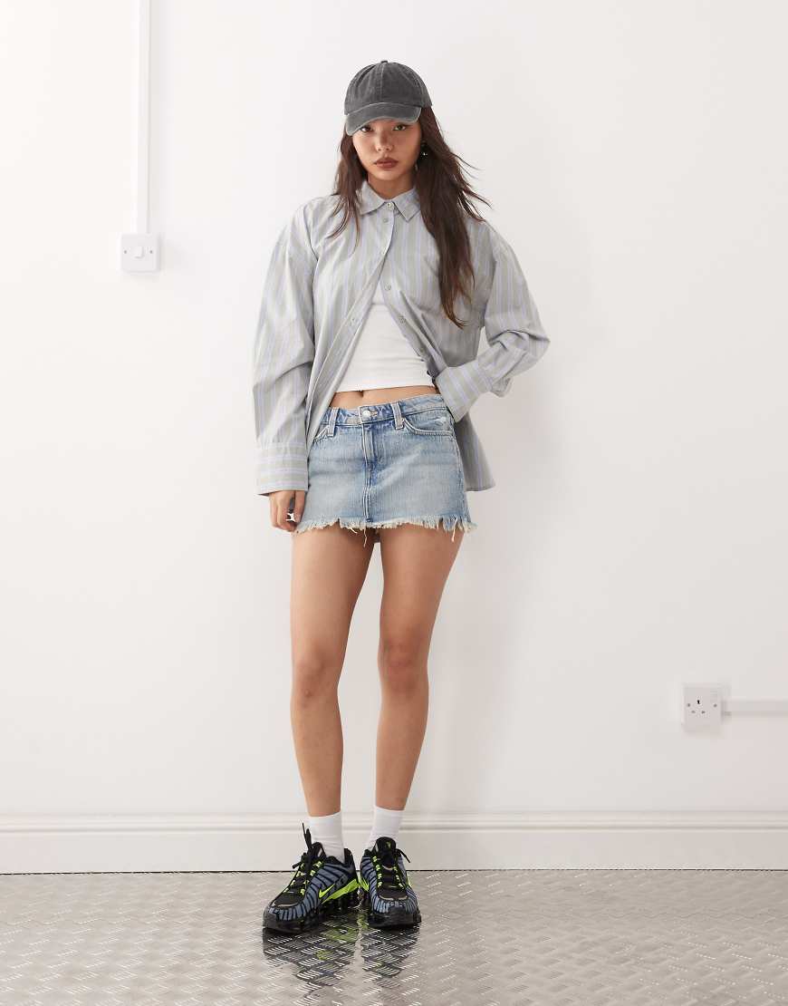 Weekday - Kurzer Jeansrock in hellblauer Waschung von Weekday