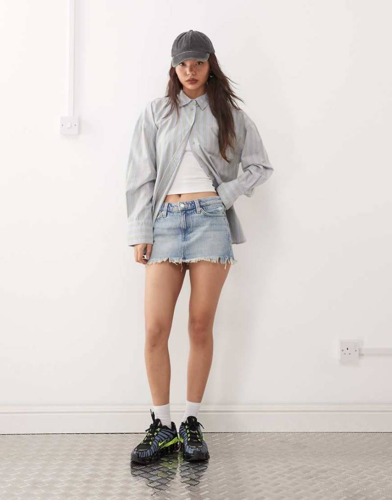 Weekday - Kurzer Jeansrock in hellblauer Waschung von Weekday