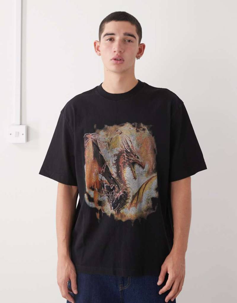 Weekday - Lässig geschnittenes Oversize-T-Shirt in Schwarz mit Drachenprint im Vintage-Design Weekday - Lässig geschnittenes Oversize-T-Shirt in Schwarz mit Drachenprint im Vintage-Design von Weekday