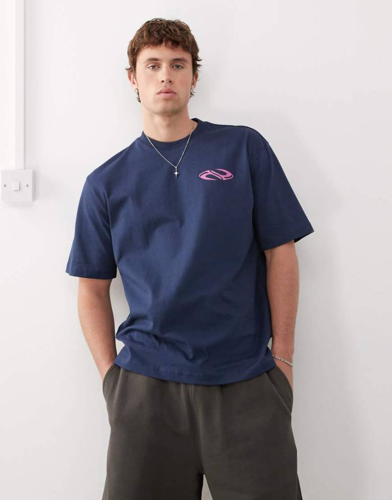 Weekday - Lässig geschnittenes T-Shirt in Marineblau mit Grafikprint von Weekday