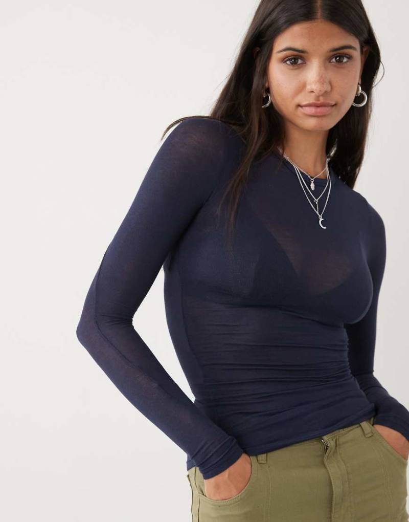 Weekday - Langärmliges, halbtransparentes Shirt in Dunkelblau mit weicher Haptik, exklusiv bei ASOS-Marineblau von Weekday