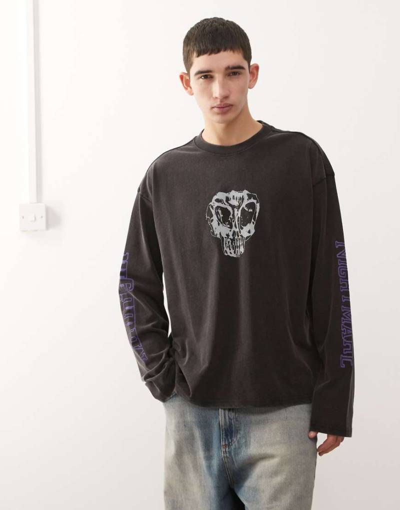 Weekday - Langärmliges, kastiges Oberteil in Schwarz mit Grafikprint von Weekday