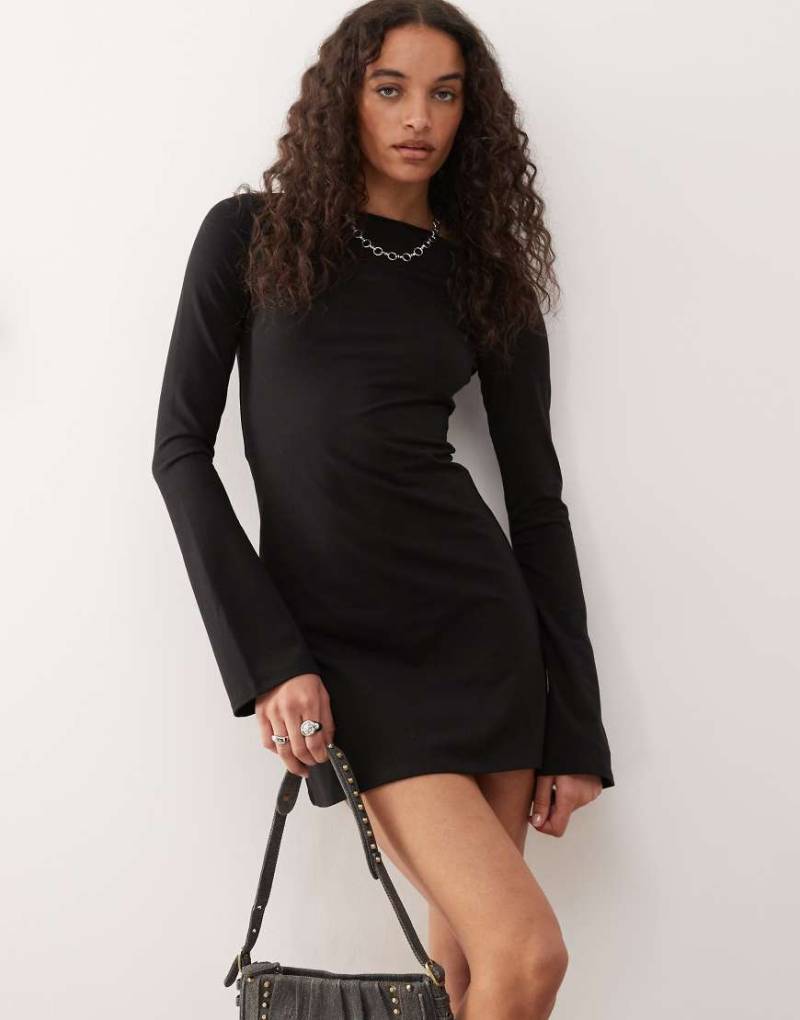 Weekday - Langärmliges Minikleid in Schwarz mit U-Boot-Ausschnitt von Weekday