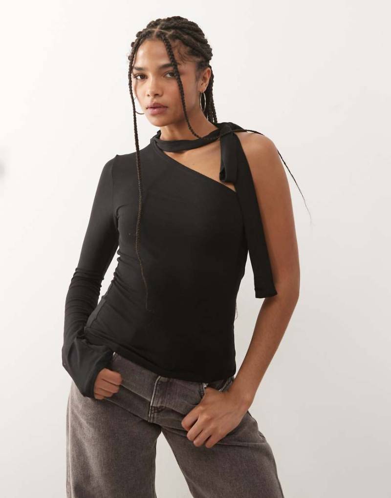 Weekday - Langärmliges Neckholder-Oberteil in Schwarz mit One-Shoulder-Detail von Weekday