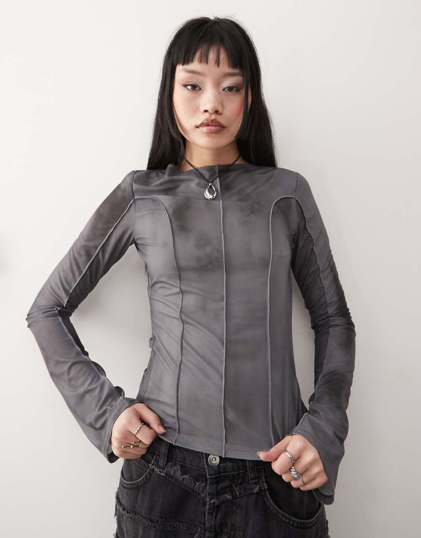 Weekday - Langärmliges Oberteil aus Mesh mit verschwommenem Print in Grau Weekday - Langärmliges Oberteil aus Mesh mit verschwommenem Print in Grau von Weekday