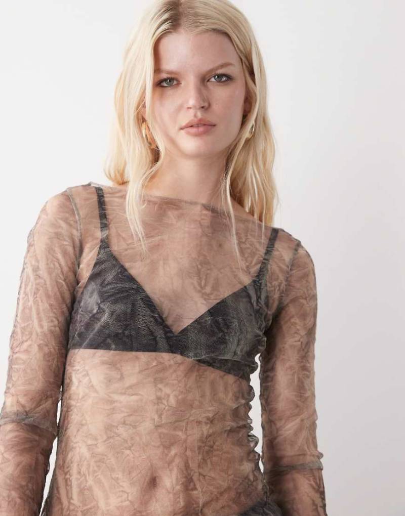 Weekday - Langärmliges Oberteil aus transparentem Netzstoff mit U-Boot-Ausschnitt und Knitteroptik-Grau von Weekday