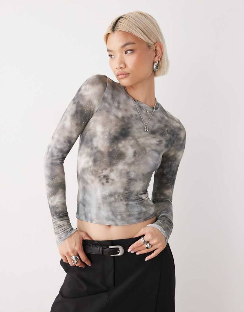 Weekday - Langärmliges Oberteil mit Airbrush-Grafikprint und Strassdetails-Grau von Weekday