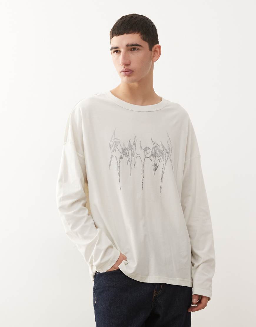Weekday - Langärmliges Oversize-Oberteil in Wollweiß mit Grafikmotiv von Weekday