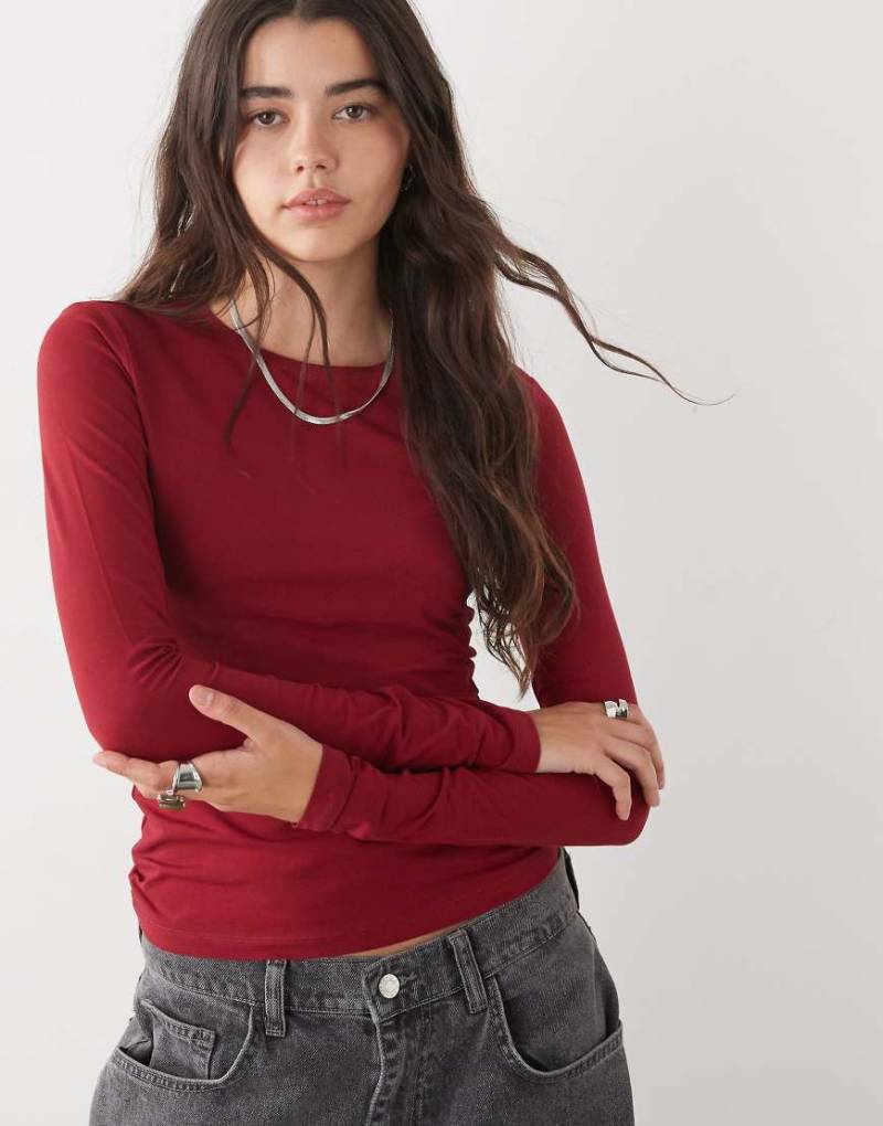 Weekday - Langärmliges Slim Fit Shirt in Weinrot von Weekday