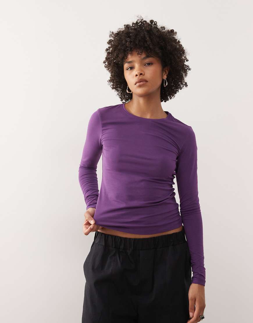 Weekday - Langärmliges Slim-Fit-T-Shirt in Traubenlila von Weekday