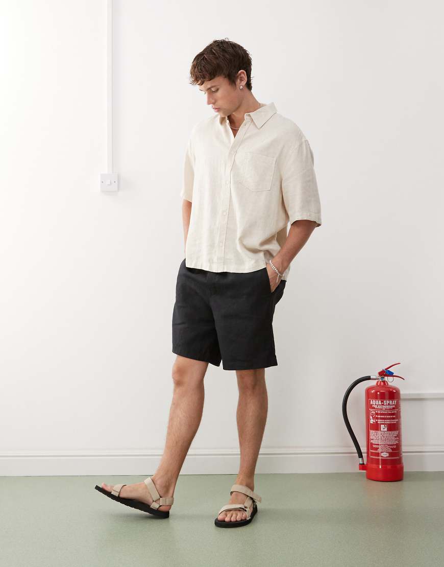 Weekday - Leinen-Shorts in Schwarz von Weekday
