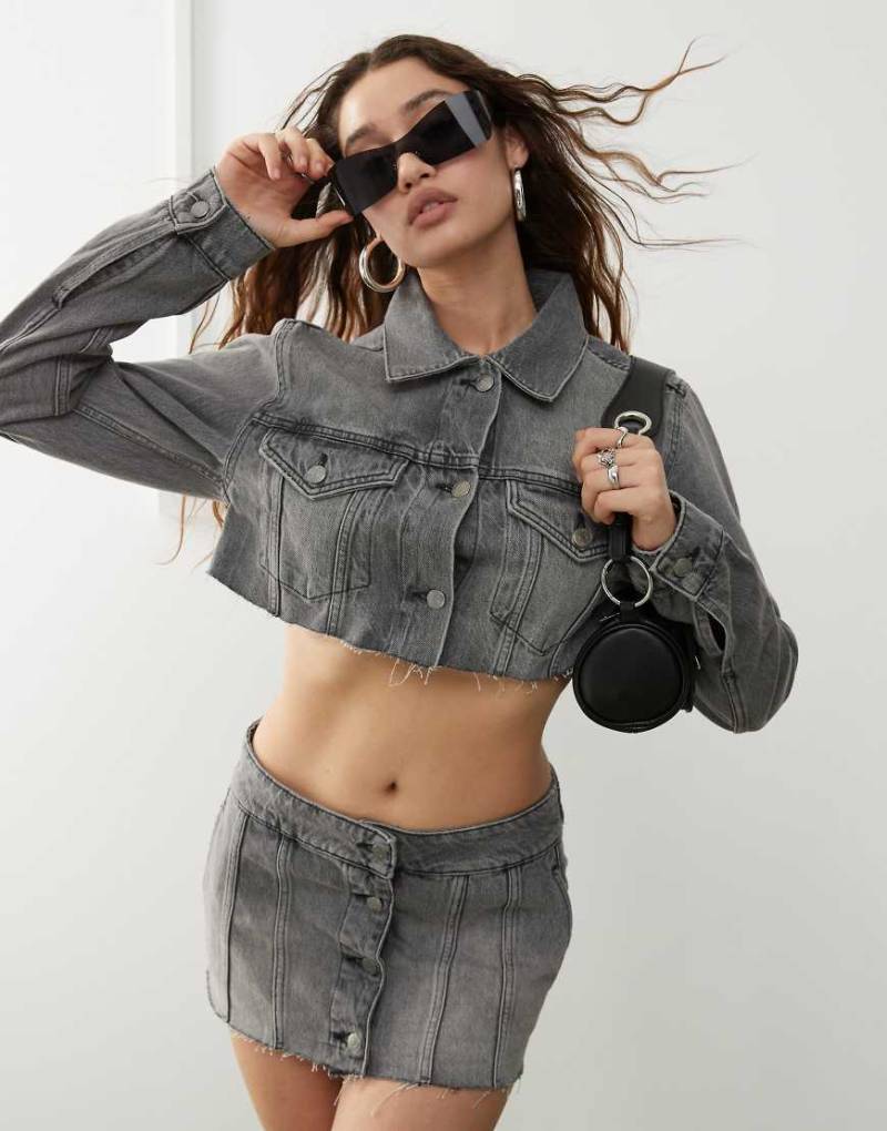 Weekday - Lo - Kurze Jeansjacke in schwarzer Intensiv-Waschung mit Deconstructed-Optik, Kombiteil von Weekday