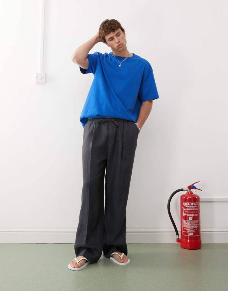 Weekday - Locker geschnittene Leinenhose in Grau mit Bügelfalte vorne von Weekday
