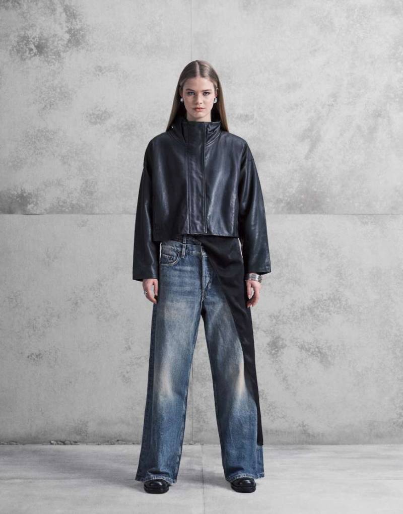 Weekday - Locker sitzende Unisex-Jeans in ausgebleichter blauer Waschung mit weitem Bein und doppeltem Taillenbund von Weekday