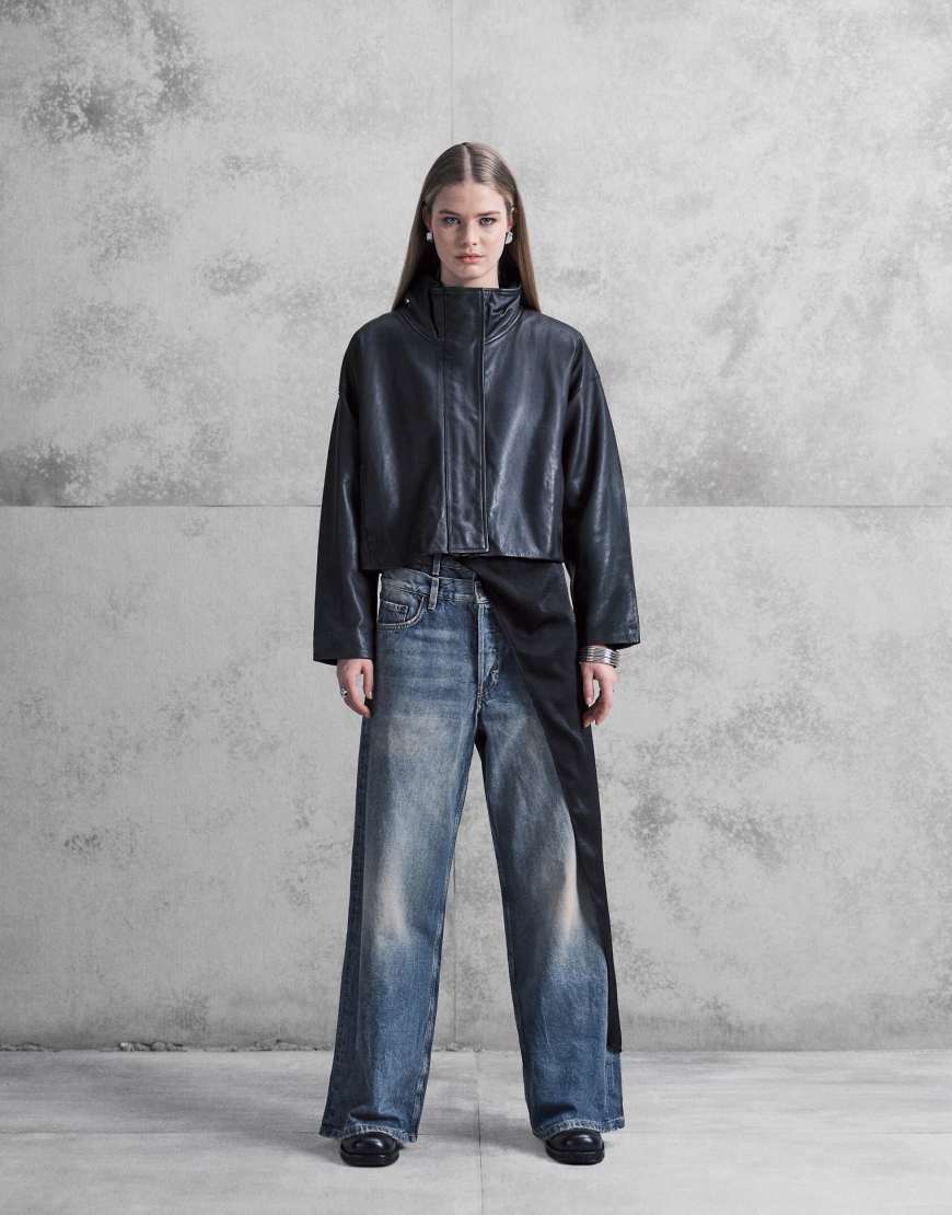 Weekday - Locker sitzende Unisex-Jeans in ausgebleichter blauer Waschung mit weitem Bein und doppeltem Taillenbund von Weekday