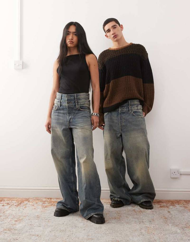 Weekday - Locker sitzende Unisex-Jeans in ausgebleichter blauer Waschung mit weitem Bein und doppeltem Taillenbund von Weekday