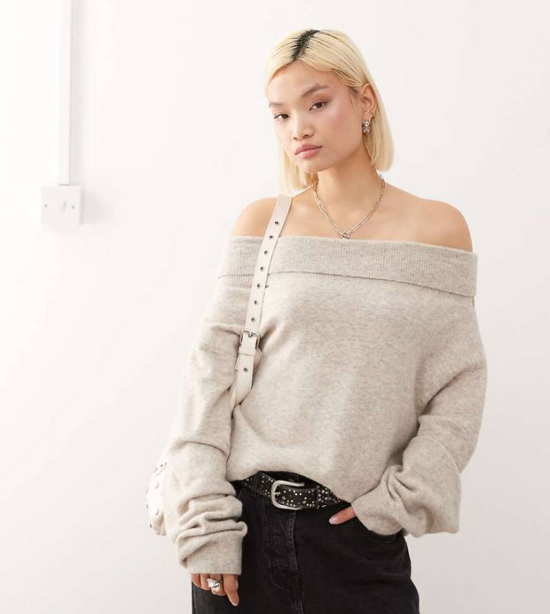 Weekday - Lockerer, schulterfreier Pullover in meliertem Beige mit Carmen-Ausschnitt, exklusiv bei ASOS-Neutral von Weekday