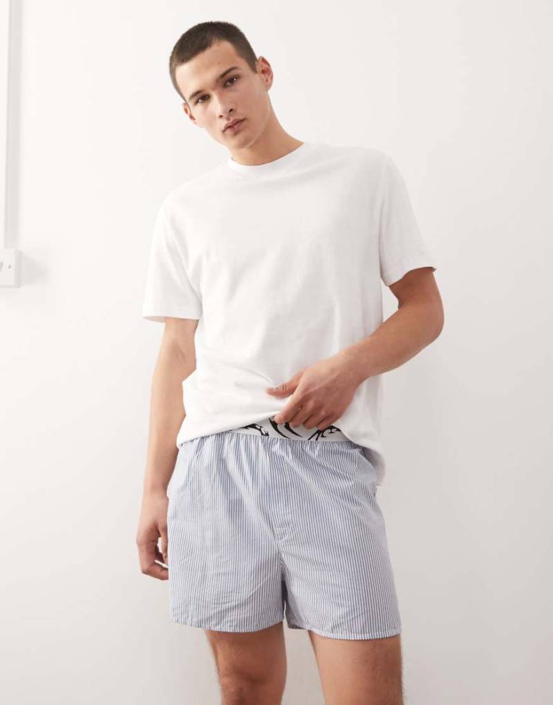 Weekday - Lounge-Boxershorts in Blau und Weiß gestreift mit Bunddetail von Weekday