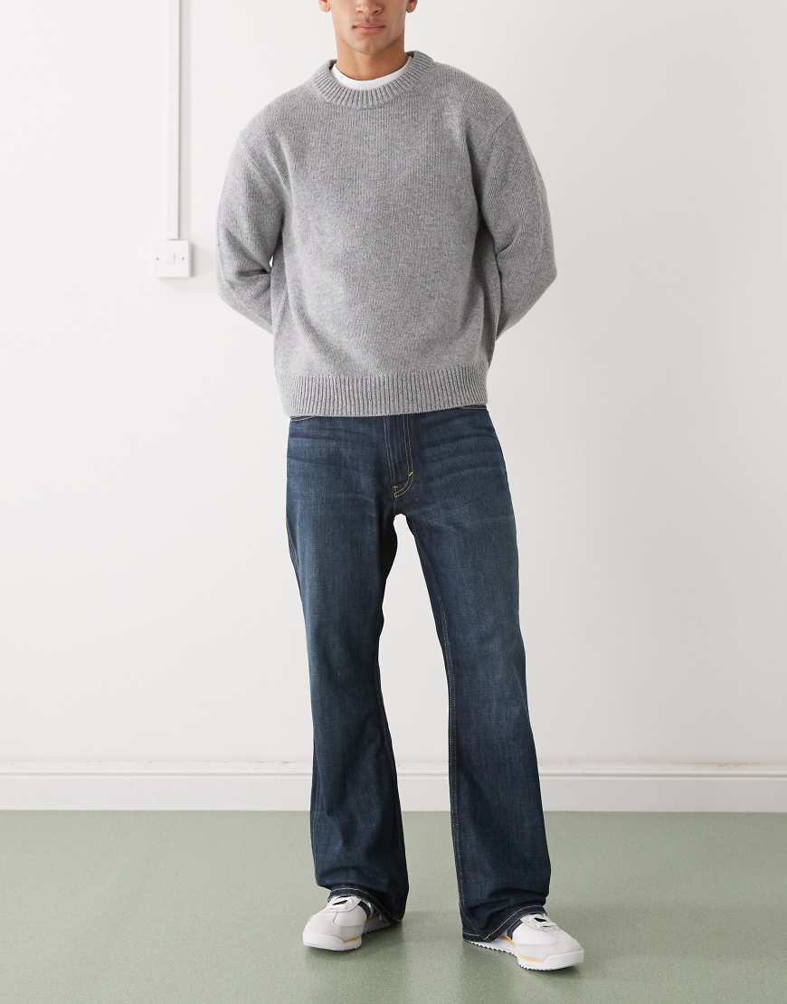 Weekday - Mercury - Relaxed Fit Bootcut-Jeans in Dunkelblau mit ausgestelltem Bein von Weekday