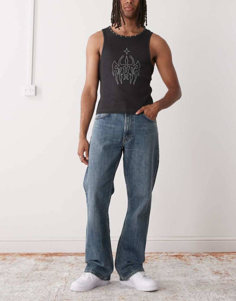 Weekday - Mercury - Relaxed Fit Bootcut-Schlagjeans in blauer Waschung von Weekday