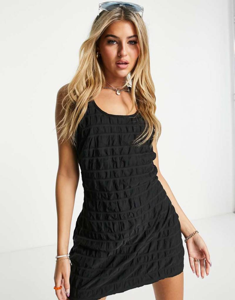 Weekday - Minikleid in Schwarz mit U-Boot-Ausschnitt und Racerback-Design von Weekday