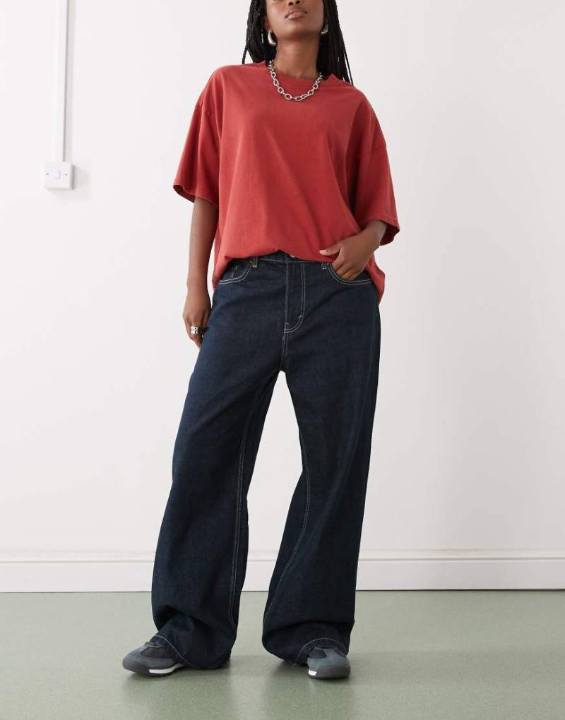 Weekday - Missy - Baggy Fit Jeans in Dunkelblau mit niedrigem Bund von Weekday