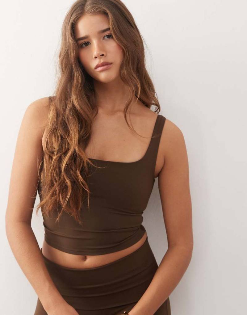 Weekday - Mix and Match - Doppellagiges, nahtloses Oberteil in Dunkelbraun mit Stretch und eckigem Ausschnitt-Brown von Weekday