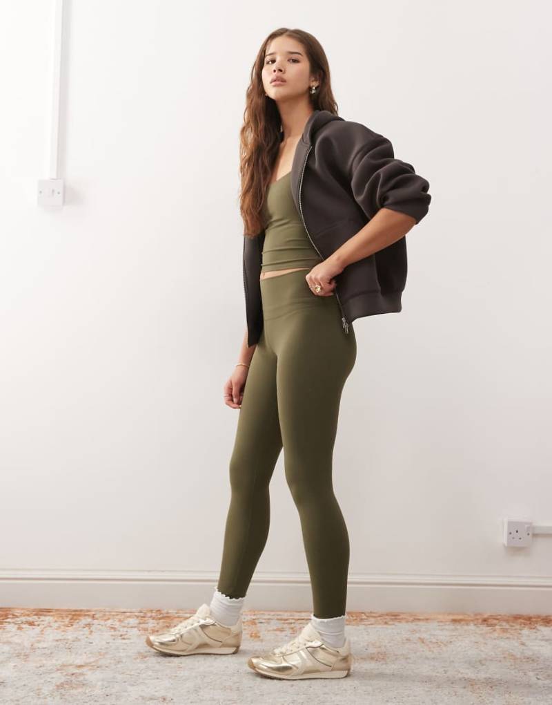 Weekday - Mix and Match - Nahtlose Sport-Leggings in Khaki mit Stretchanteil-Grün von Weekday