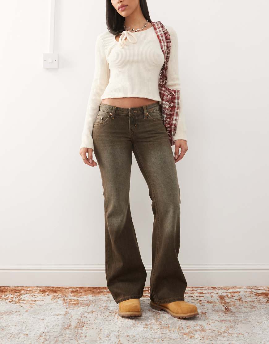 Weekday - Nova - Bootcut-Jeans in dunkelbrauner Waschung mit niedriger Taille von Weekday