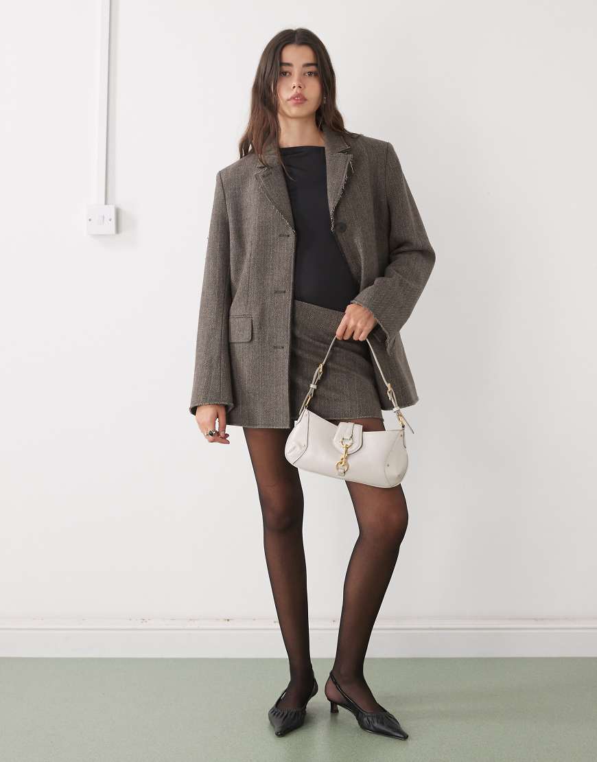 Weekday - Oversize-Blazer aus Wollmix in dunklem Maulwurfbraun mit offenkantigem Saum und Fischgrätmuster, Kombiteil-Brown Weekday - Oversize-Blazer aus Wollmix in dunklem Maulwurfbraun mit offenkantigem Saum und Fischgrätmuster, Kombiteil-Brown von Weekday