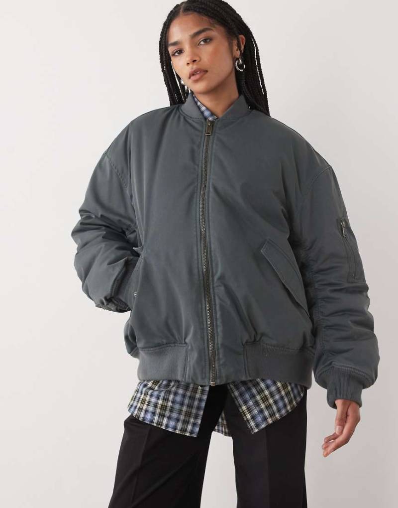 Weekday - Oversize-Bomberjacke in gewaschenem Khaki-Grün von Weekday