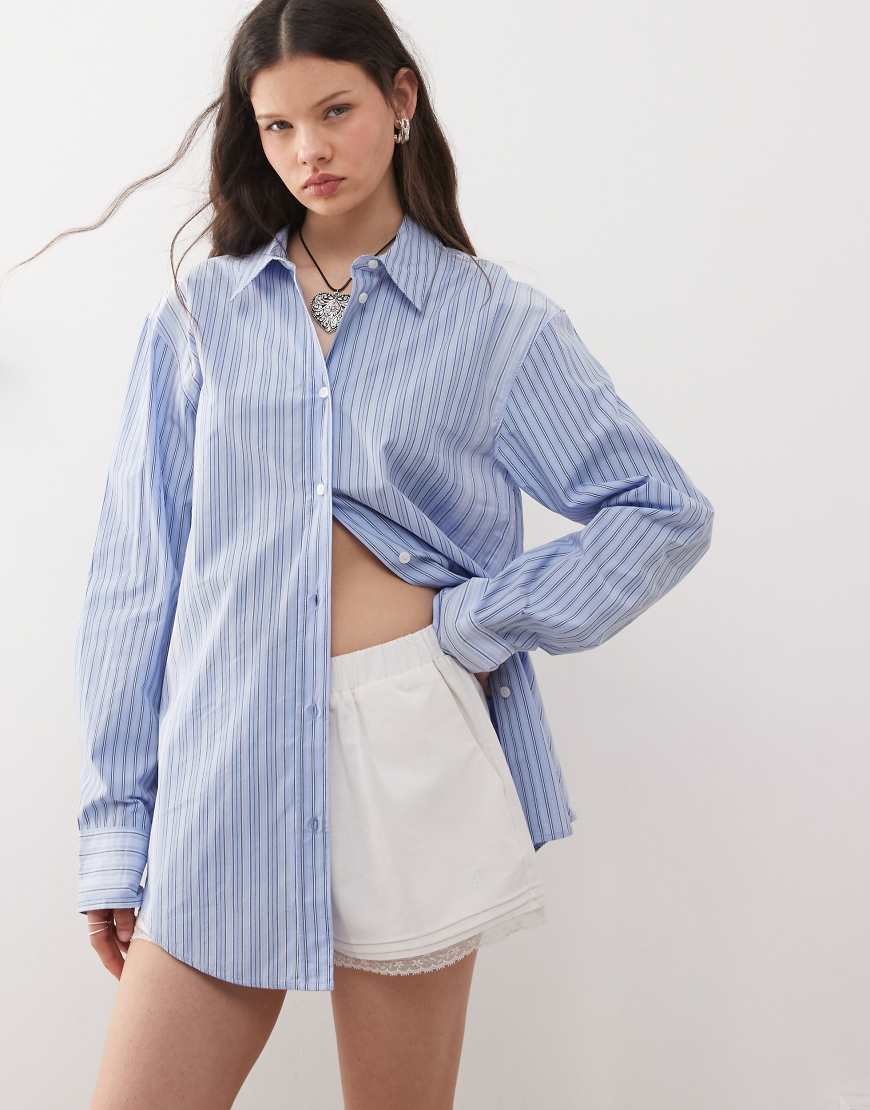 Weekday - Oversize-Hemd in Blau mit verschiedenen Streifen Weekday - Oversize-Hemd in Blau mit verschiedenen Streifen von Weekday