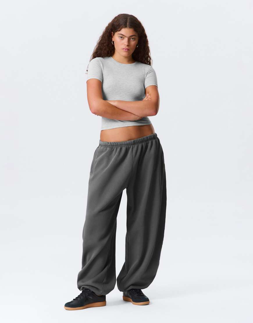 Weekday - Oversize-Jogginghose aus schwerem Jersey in verwaschenem Schwarz von Weekday