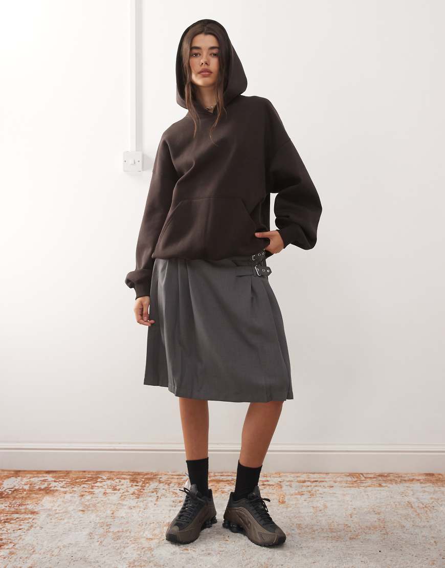 Weekday - Oversize-Kapuzenpullover aus schwerem Jersey in Dunkelbraun-Brown von Weekday