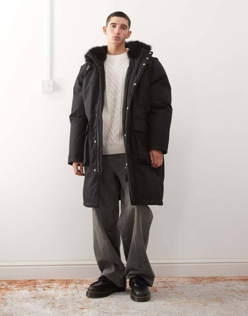 Weekday - Oversize-Parka in Schwarz mit Kapuze aus Kunstpelz Weekday - Oversize-Parka in Schwarz mit Kapuze aus Kunstpelz von Weekday
